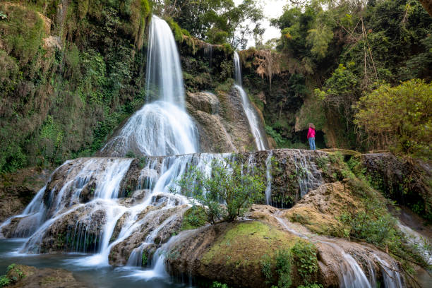 cascata dai yem. questa è una bella cascata a moc chau, provincia di son la, vietnam - length south high up climate foto e immagini stock
