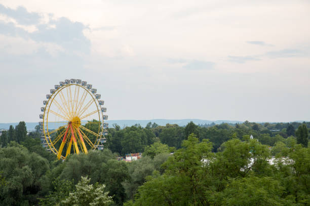 istock Super large sunset retro ferris wheel 1136770429