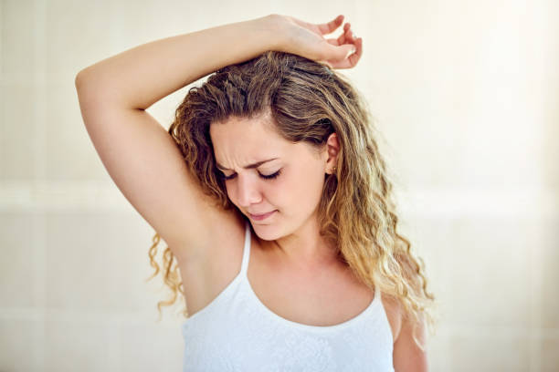 podría usar una ducha - clothing the human body long hair blond hair fotografías e imágenes de stock