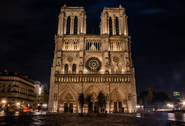 нотр-дам, париж, франция - gargoyle notre dame paris france architecture стоковые фото и изображения