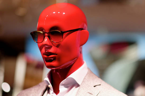 男性マネキンは、商品を披露する - mannequin clothing window display fashion ストックフォトと画像