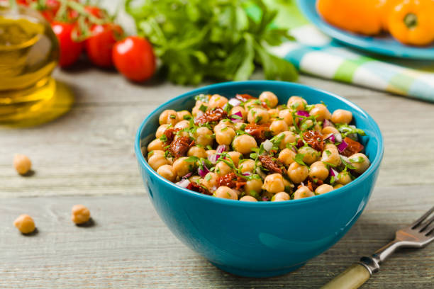 Salada de Grão-de-Bico com Legumes: Leve e Saborosa - receita deliciosa profissional - passo 3