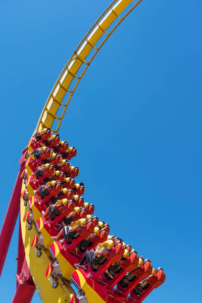 rollercoaster - rollercoaster carnival amusement park ride screaming - fotografias e filmes do acervo