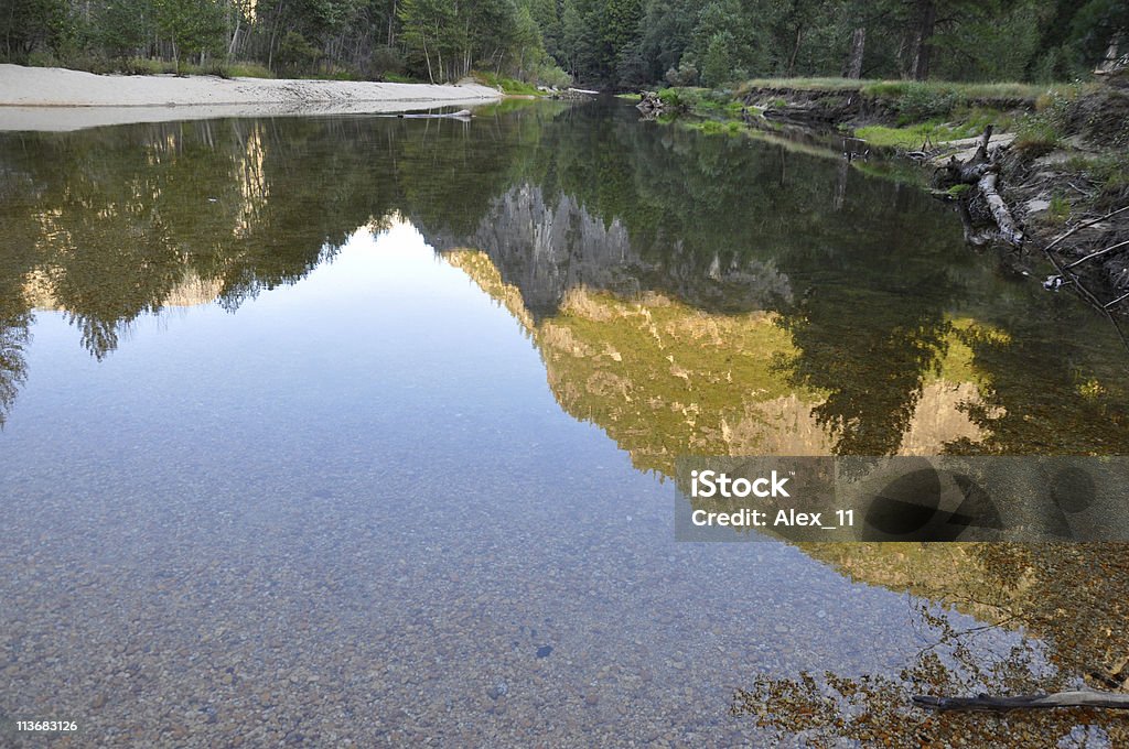 Riflessi di montagna - Foto stock royalty-free di Acqua