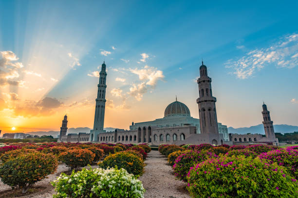 grand mosque muscat - islam mosque oman greater masqat imagens e fotografias de stock