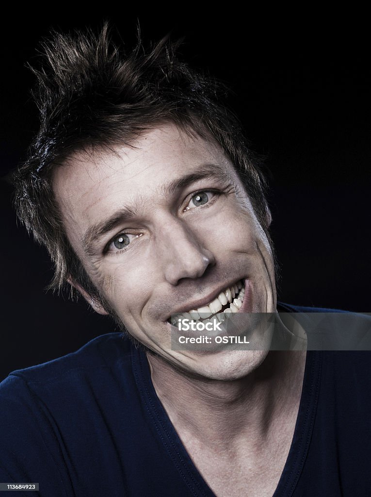 Engraçado homem Retrato Fazer Caretas Sorriso aberto - Royalty-free Adulto Foto de stock