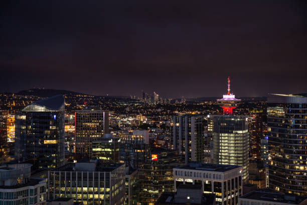 ダウンタウンバンクーバー空中 - vancouver skyline canada panoramic ストックフォトと画像