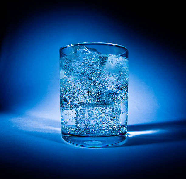 szklanką wody z lodem - icewater glass food and drink water zdjęcia i obrazy z banku zdjęć