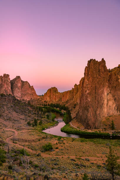 istock Smith Rock State Park Sunrise, Oregon 1136899965