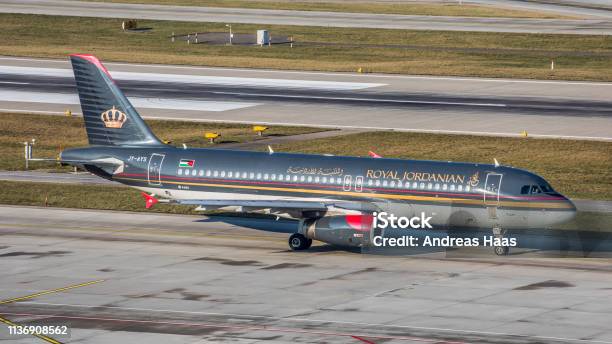 Airbus A320232 Royal Jordanians Airlines Startet Am Flughafen Zürich Stockfoto und mehr Bilder von 2019