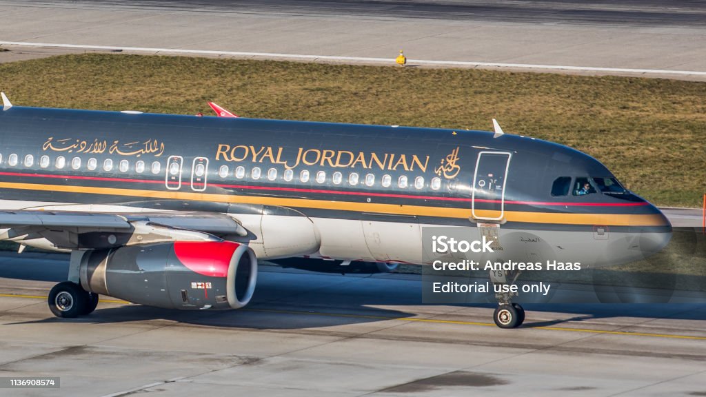 Airbus A320-232 Royal Jordanians Airlines startet am Flughafen Zürich - Lizenzfrei 2019 Stock-Foto