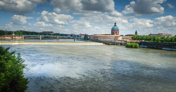 Panorama of the Garonne river,Toulouse, France. Panoramic view, looking east towards the weir across the Garonne river,with the school for midwives to the right of the weir. ecole stock pictures, royalty-free photos & images