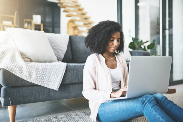 istock Blogging about the things that mean something to her 1136986392