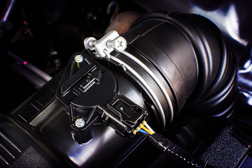 Conducto de caucho de admisión de aire del coche con sensor de aire. photo