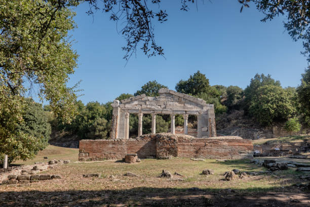 Temple and theater in the ancient city of Apollonia in Albania - fotografia de stock