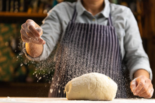 밀가루 - rolling dough pastry apron 뉴스 사진 이미지