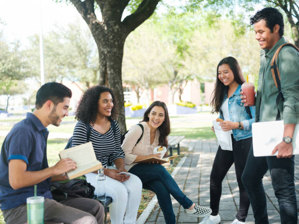 istock A group of friendly college people 1137019988