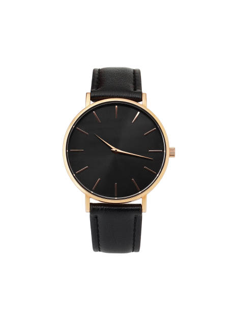 古典的な女性の金の腕時計の黒いダイヤル、革革紐、白い背景で隔離しなさい - bracelet jewelry personal accessory wristband ストックフォトと画像
