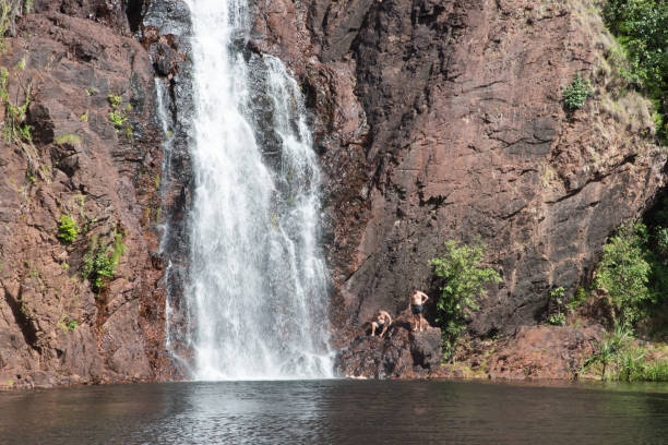 rock face: jump preparation - wangi falls imagens e fotografias de stock