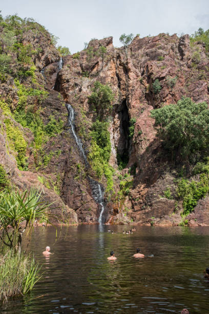 отдых в водопаде ванги - wangi falls стоковые фото и изображения