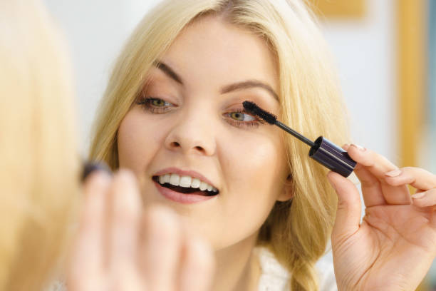 istock Woman using mascara on her eyelashes 1137079226