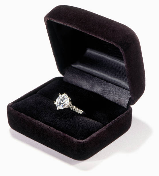 noivado cortado em branco - ring diamond jewelry wedding imagens e fotografias de stock