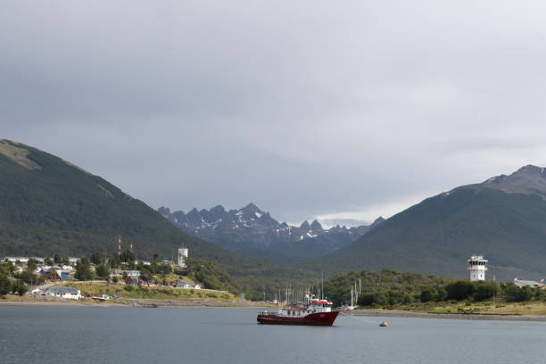 puerto williams-chile - boat horn - fotografias e filmes do acervo