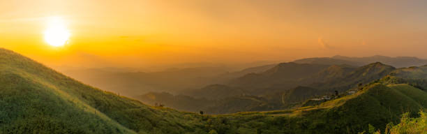 panorama, vue sur le parc national de elephant hills (noen chang suek) en thong pha phum, kanchanaburi, thaïlande - 2640 photos et images de collection