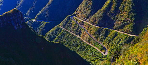 serra do rastro mountain road pass - santa catarina-southern brazil - green woods forest southern brazil imagens e fotografias de stock