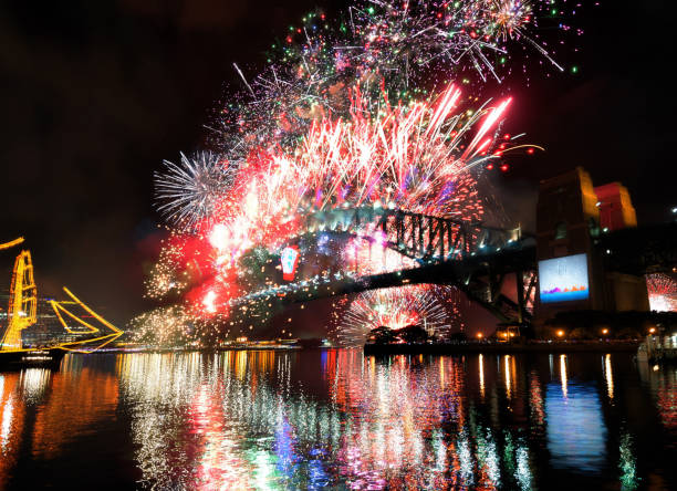 neujahrsfeuerwerk, australien - new south wales flash stock-fotos und bilder