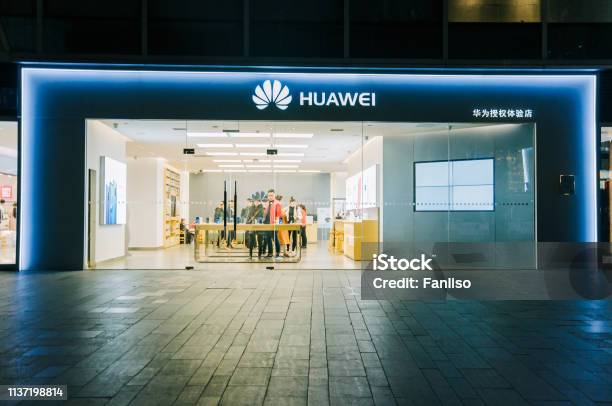 Negozio Huawei A Chengdu - Fotografie stock e altre immagini di Huawei - Huawei, Affari, Cina