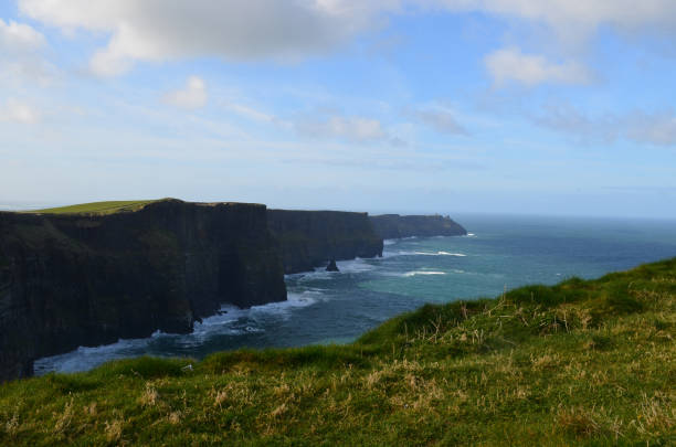 gorgeous scenic cliffs of moher in ireland - republic of ireland cliffs of moher cliff galway imagens e fotografias de stock