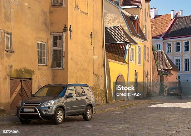 Schattigen Lane In Tallinn Stockfoto und mehr Bilder von Alt - Alt, Asphalt, Auto