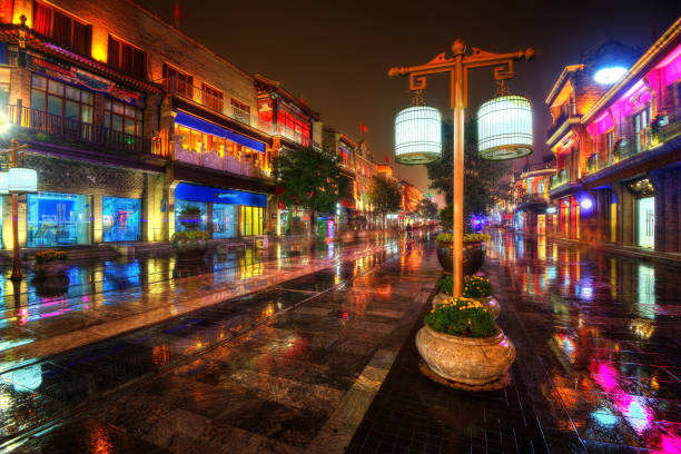 beijing downtown shopping street qian men - tiananmen square imagens e fotografias de stock