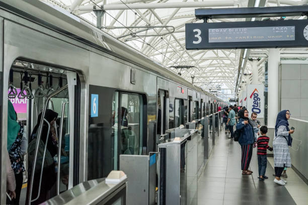 mrt ジャカルタ駅 - bus inside of people train ストックフォトと画像