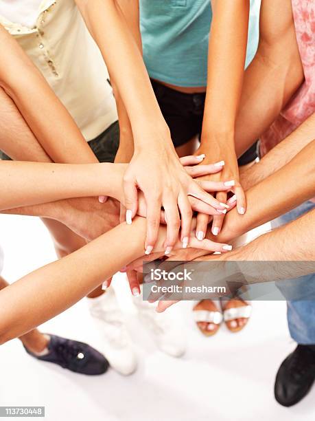 Pila Di Mani - Fotografie stock e altre immagini di Gruppo di persone - Gruppo di persone, Mani incrociate, Adulto