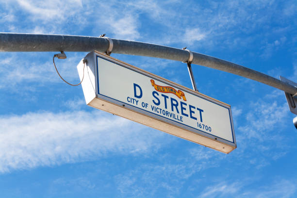 d ストリートサインインヴィクトヴィル, カリフォルニア州 - road trip sign journey route 66 ストックフォトと画像