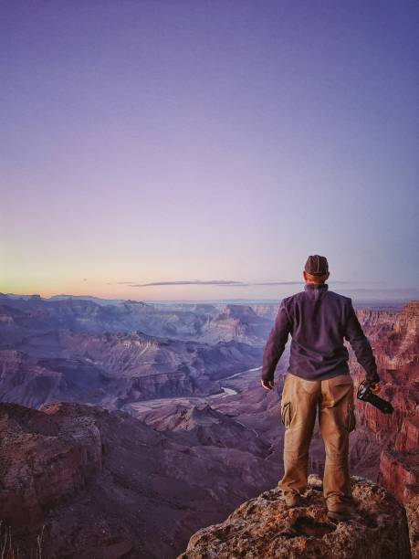 photographe au grand canyon national park south rim sunset point navajo - grand view point photos et images de collection