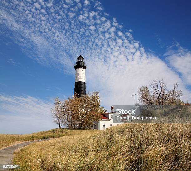 Grande Sable Point Lighthouse - Fotografie stock e altre immagini di Ambientazione esterna - Ambientazione esterna, Autunno, Casa