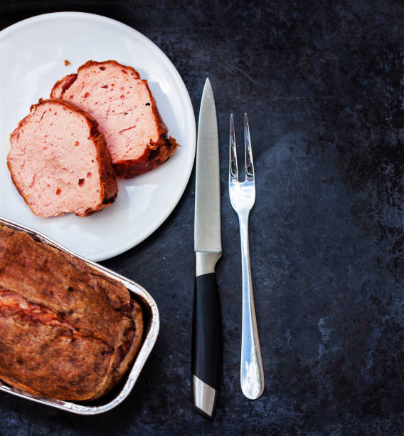 pain de viande - meat loaf meat cooked beef photos et images de collection