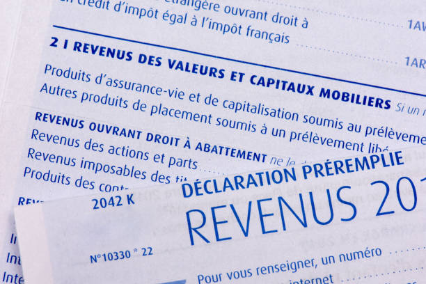 istock French income tax return 1137380202