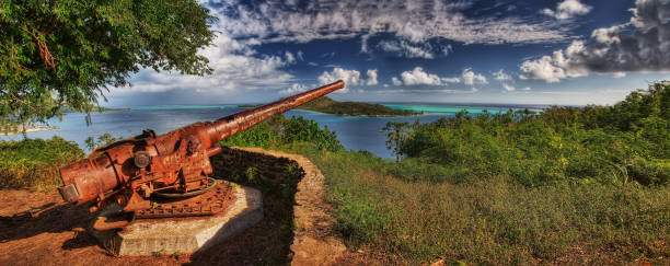 bora bora, polinezja francuska - polynesia bungalow beach sunrise zdjęcia i obrazy z banku zdjęć