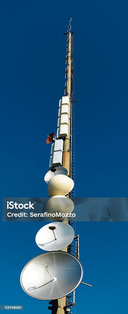 Antena telecomunicazioni - Foto de stock de Antena - Aparato de telecomunicación libre de derechos