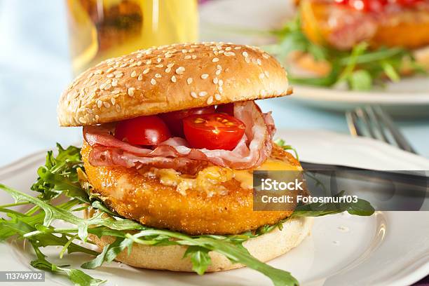 Juicy チキンのハンバーガー - おやつのストックフォトや画像を多数ご用意 - おやつ, カラー画像, グラス