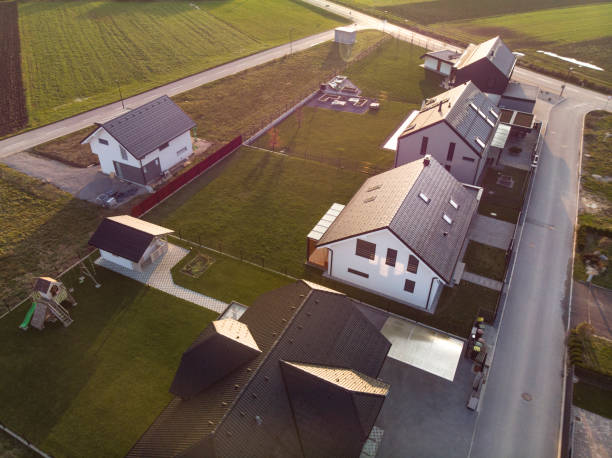 страна стороне жизни - aerial view building exterior suburb neighbor стоковые фото и изображения