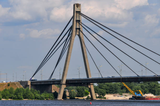 istock Moscow Bridge - Kiev, Ukraine 1137543268