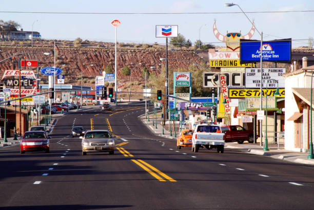 ホールブルックのメインストリート - small town horizontal highway travel locations ストックフォトと画像