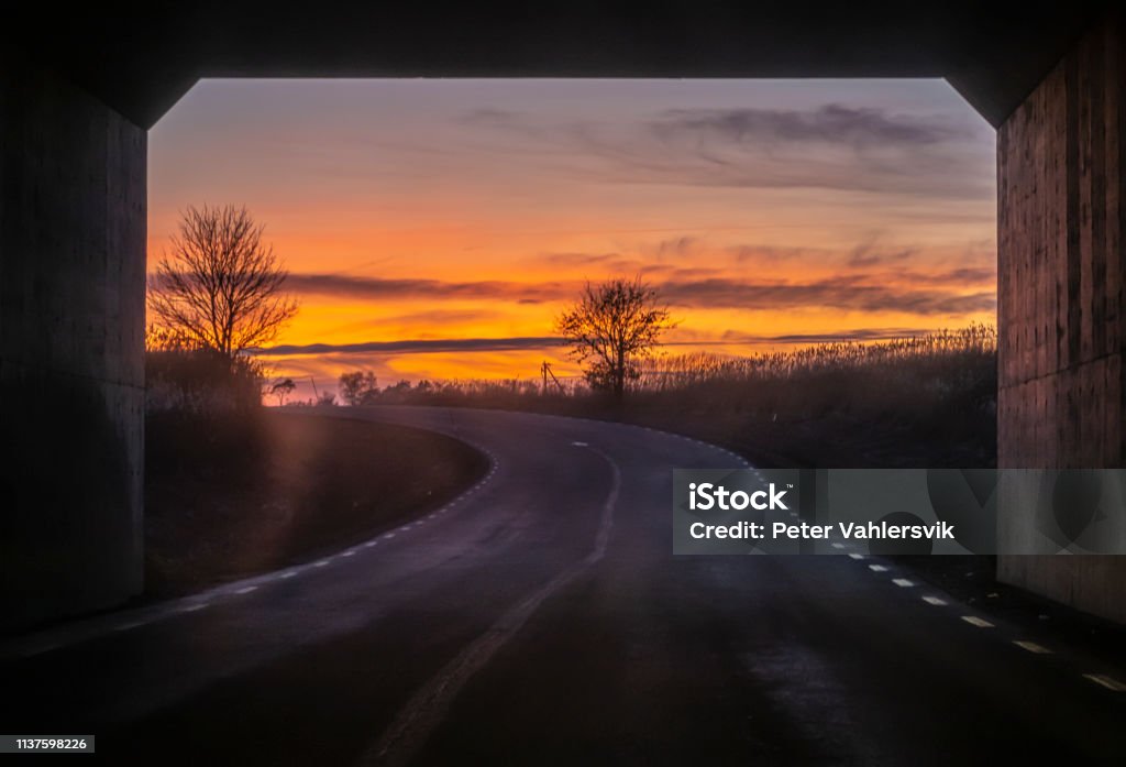 Viadukt i solnedgången - Royaltyfri Arkitektur Bildbanksbilder