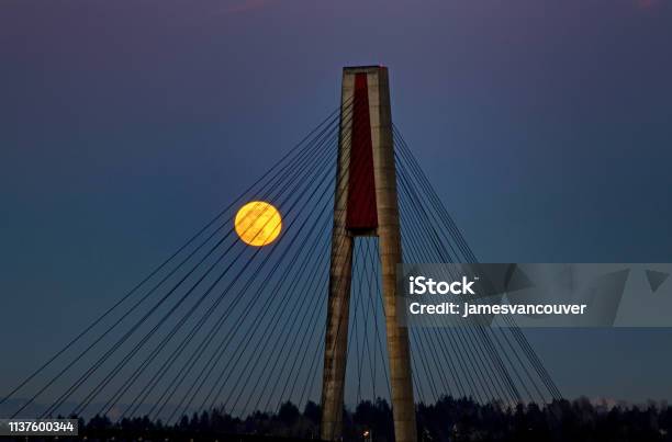 100 Full Moon Rise Stock Photo - Download Image Now - BC, British Columbia, New Westminster