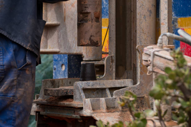 digging a borehole - drill mining rock borehole imagens e fotografias de stock